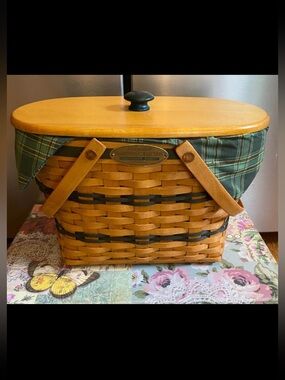 1997 Longabeger Traditions Collection Fellowship Basket with liner Vintage decor